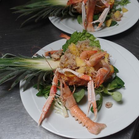Logis Hotel Restaurant Le Commerce Guichen エクステリア 写真