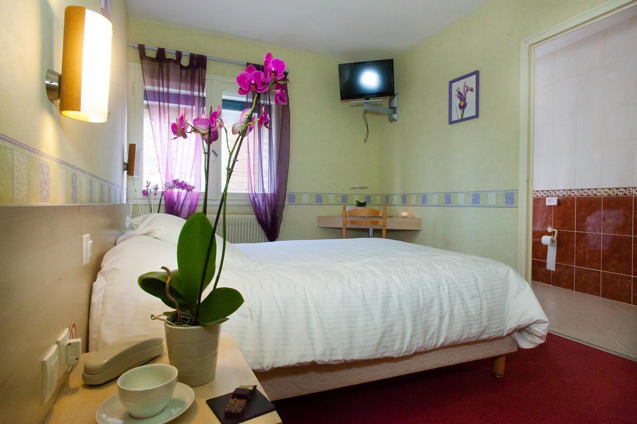 Logis Hotel Restaurant Le Commerce Guichen エクステリア 写真